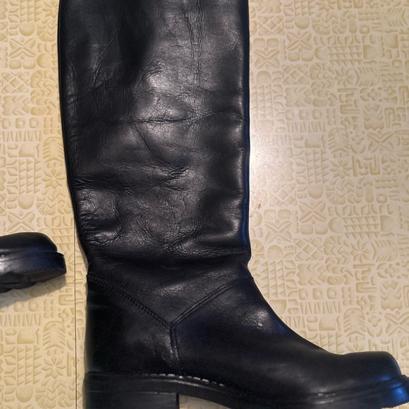 Vintage Black Leather Boots - Picture 4 of 11